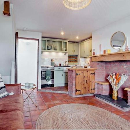 Carpenters Cottage Quirky Home Seaside Town Minehead Exterior photo